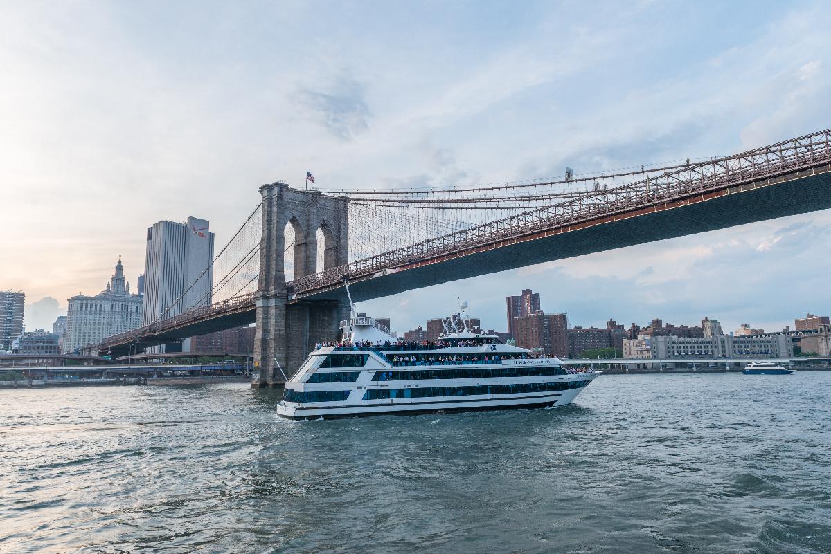 Get Romantic With The Jazzy Champagne Brunch Cruise in NYC