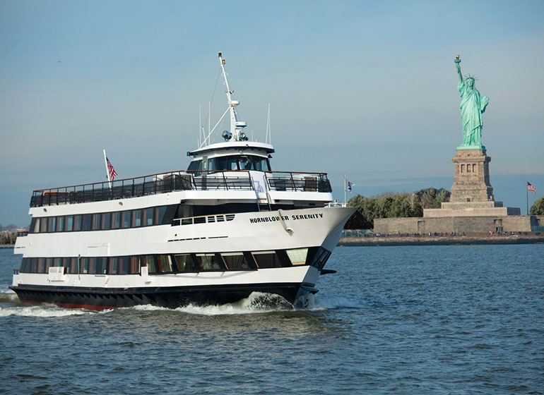 NYC #1 VALENTINES PARTY on the Boat: Saturday Night Yacht Cruise Around Manhattan