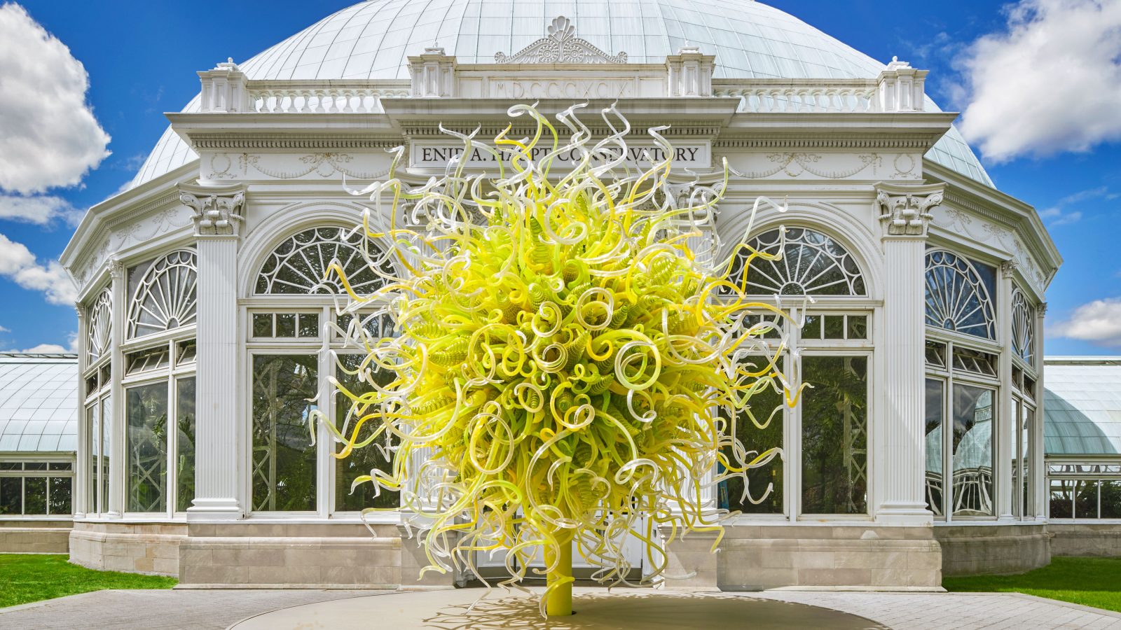 Celebrate Art And Creativity With Chihuly Nights In The Bronx This October