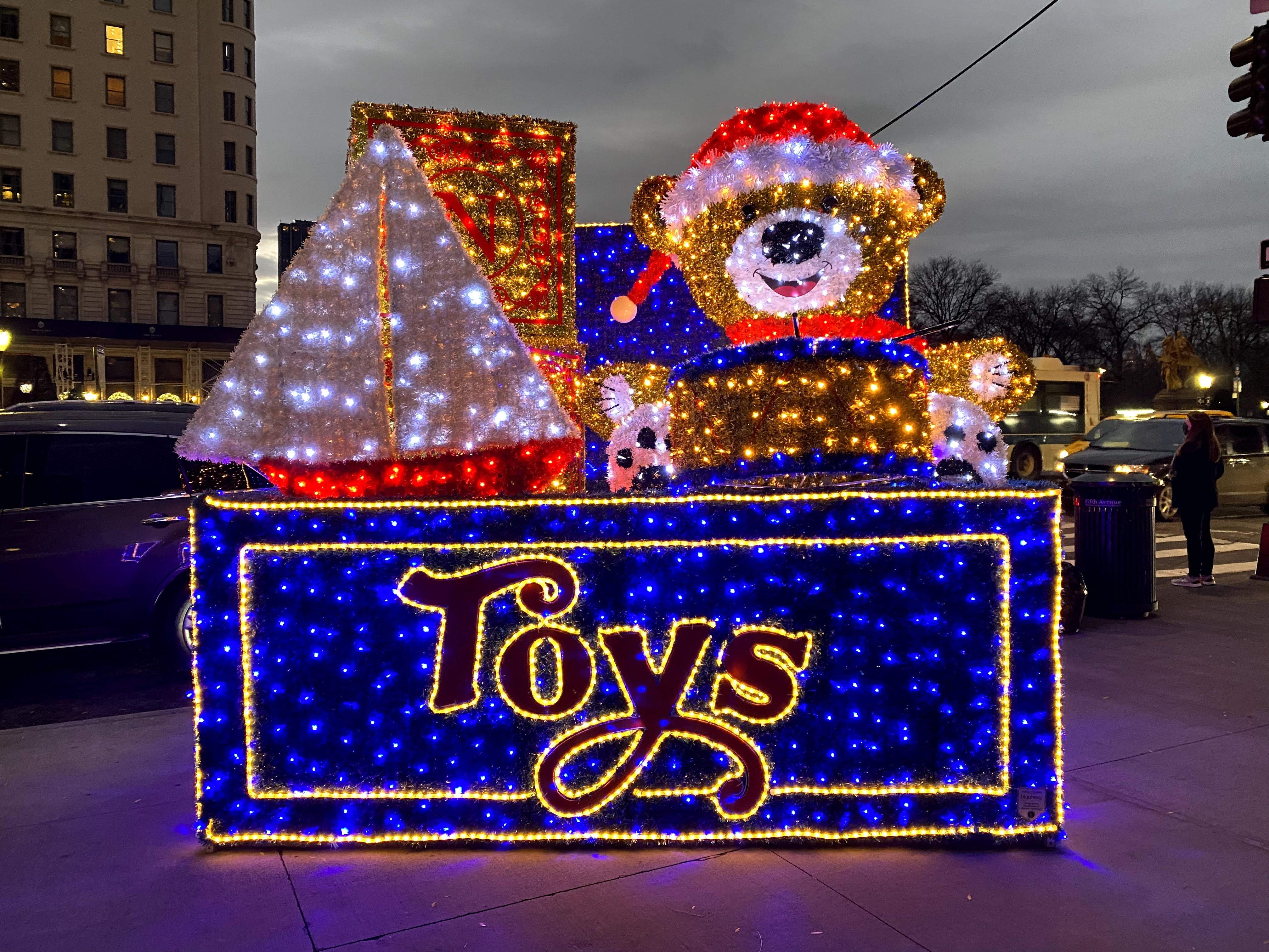 Private Tour: NY Holiday Lights with Cocktail Making Class