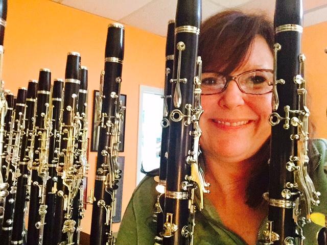 Clarinetist Play to Help Sustain The Growth of Clarinet Making 