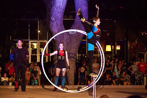 Circo Avenida at Discovery Green